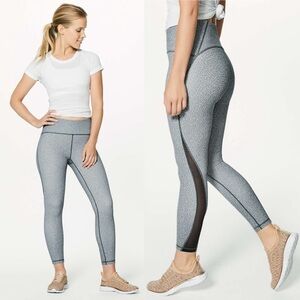 Lululemon Train Times 7/8 Pant in Fractal Alpine White/Black Gray Size:4
